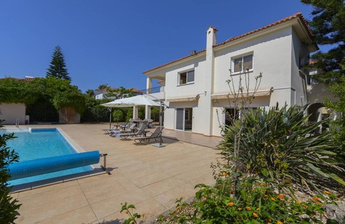Pervolia Villa | 320 m² Villa ∙ 5 bedrooms ∙ 10 guests