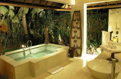 Lodtunduh Villa | 3200 m² Villa ∙ 5 bedrooms ∙ 10 guests