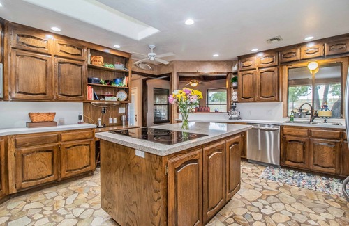 Weatherford House | 3200 sq. ft home sleeps 8 (The Bunk House)