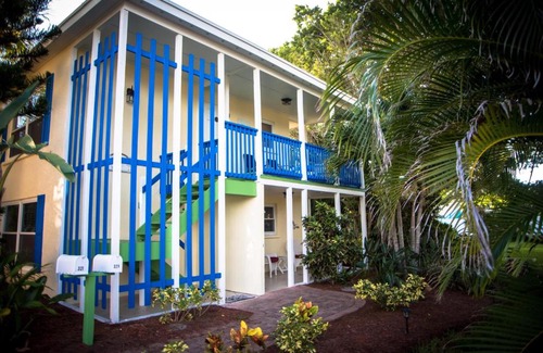 Siesta Key Village House | 323 Canal Rd - Siesta Key Village Condo