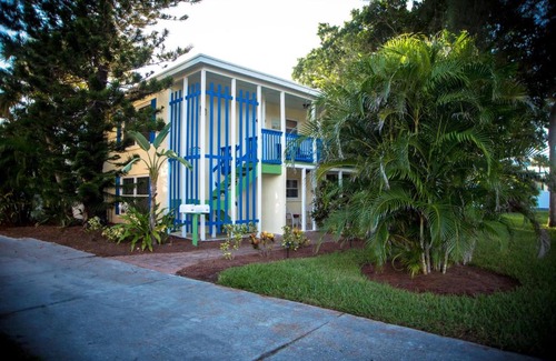 Siesta Key Village House | 323 Canal Rd - Siesta Key Village Condo
