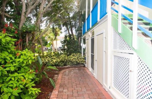 Siesta Key Village House | 323 Canal Rd - Siesta Key Village Condo