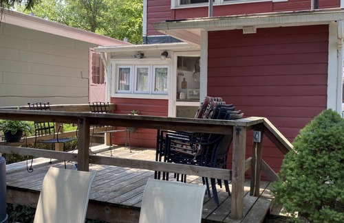 Lakeside Cottage | 325 Sycamore Charming two bedroom cottage in Lakeside!