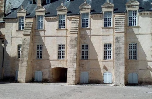 Saint-Jean-d'Angely Resort | 33 m² Resort ∙ 3 bedrooms ∙ 6 guests