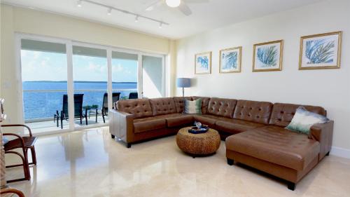 Rock Harbor Apartment | 333 Mariners Club