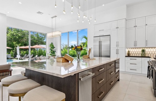 Delray Beach House | 337 New Luxe Modern Villa + Private Guest House | Walk to the Ave & Beach!