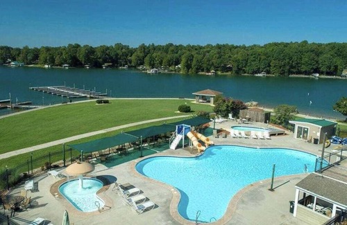 Huddleston Apartment | #338 Pointe - 2 Bedroom Lakefront Condo at Mariners SML