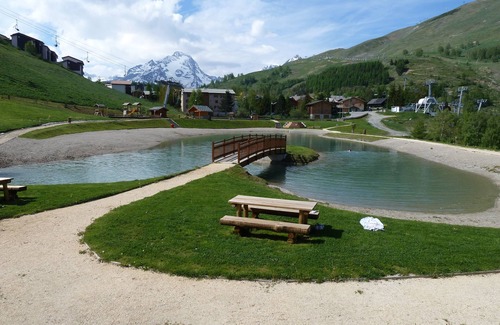 Les Deux Alpes Apartment | 33m2 apartment with modern mountain decor garage