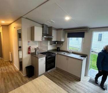 Brean Ski Chalet | 34 Brean Leisure Park Unity Beach 6 berth Passes optional No pets