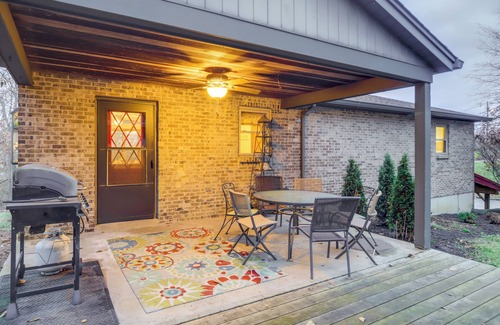 California House | 34 Mi to Ark Encounter: Kentucky Family Farmhouse