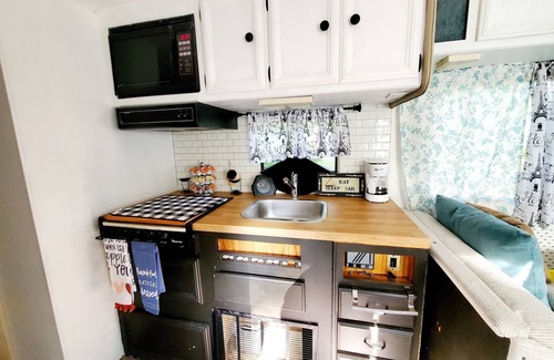 New Haven House | 34ft Mobile Home Near Yale U