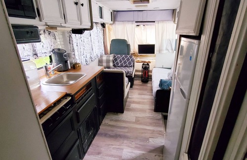 New Haven House | 34ft Mobile Home Near Yale U