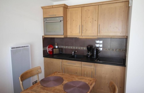 Bisanne 1500 Apartment | 350m from ski slopes, Ground floor, view panoramic, swimming pool, terrace, parking, tv, ski locker