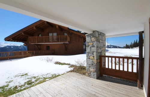 Bisanne 1500 Apartment | 350m from ski slopes, Ground floor, view panoramic, swimming pool, terrace, parking, tv, ski locker