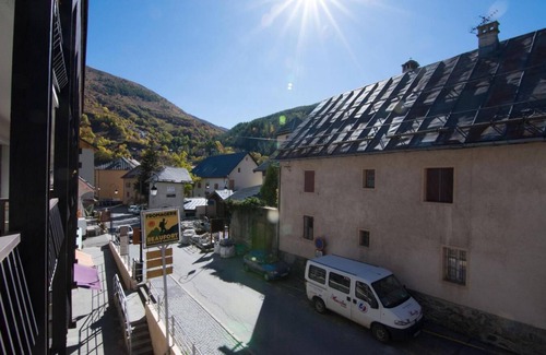 Valloire Apartment | 350m from ski slopes, 2nd floor, parking, tv, ski locker, 50m², Valloire