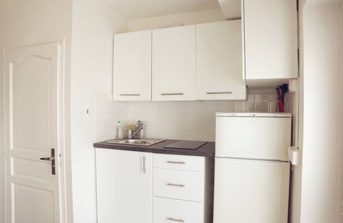 Cachan Apartment | 35m² apartment on the ground floor 20-30 mn from Paris.