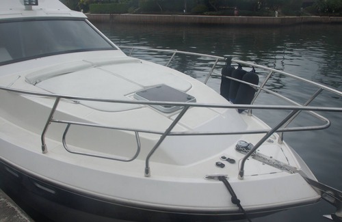 Angra dos Reis Boat Rental | 36-foot private tour boat for up to 12 passengers