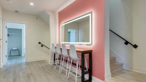Five Points House | 36 Guests on Music Row Bachelorette Suites Glam Room 5 Minutes to Downtown