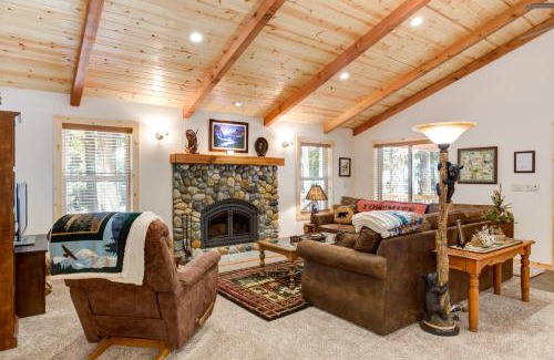 North Wawona Ski Chalet | 36 Larkspur Lair