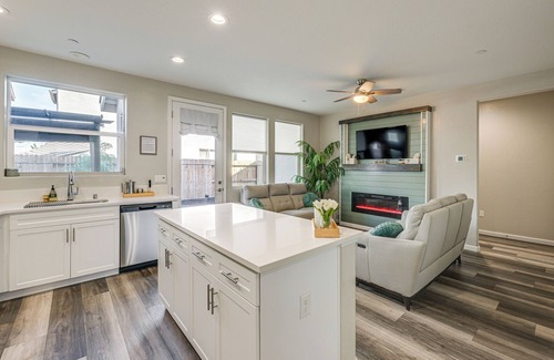 Visalia House | 36 Mi to Sequoia NP: Pet-Friendly Home w/Dog Run!