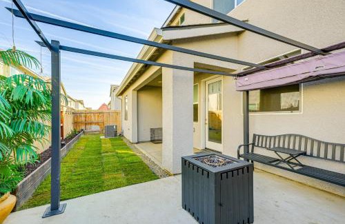 Visalia House | 36 Mi to Sequoia NP Pet-Friendly Home with Dog Run!