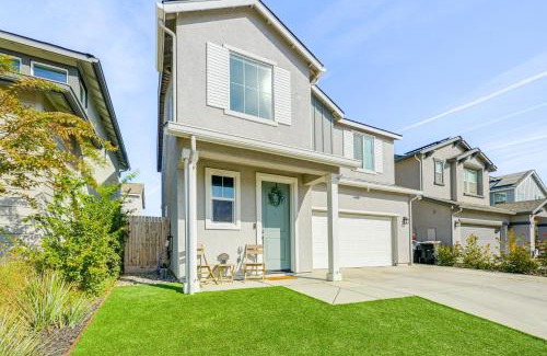 Visalia House | 36 Mi to Sequoia NP Pet-Friendly Home with Dog Run!