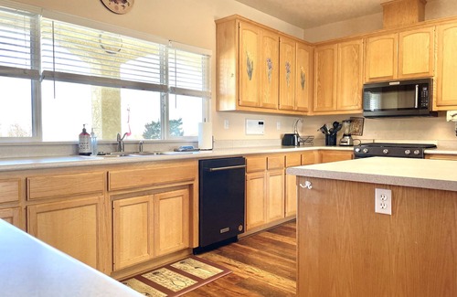 Paso Robles House | 360 Degree Hilltop Vineyard Views in the Heart of the Central Coast Wine Country