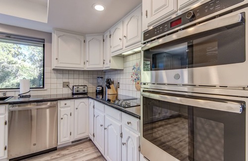 Uptown Sedona House | 360 Views, Gorgeous Furniture, Deck Dining & Sunsets!