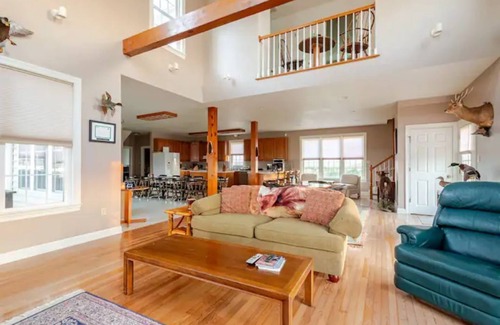 Crocheron House | 365-degree waterfront views. Quiet property bordering Blackwater River Refuge.