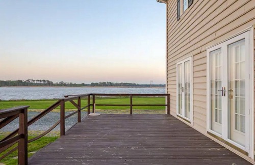 Crocheron House | 365-degree waterfront views. Quiet property bordering Blackwater River Refuge.