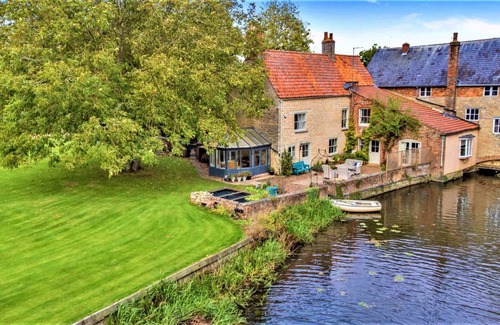 Thrapston House | 376 m² House ∙ 4 bedrooms ∙ 8 guests