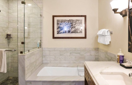 Stowe Village Historic District Cabin | #377 | Studio | First Tracks | 3rd floor Over Easy Gondola Views