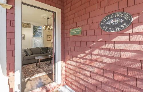 Pacific Grove House | 3812 Little House home
