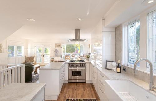 Pacific Grove House | 3817 Caledonia Bay Lookout home
