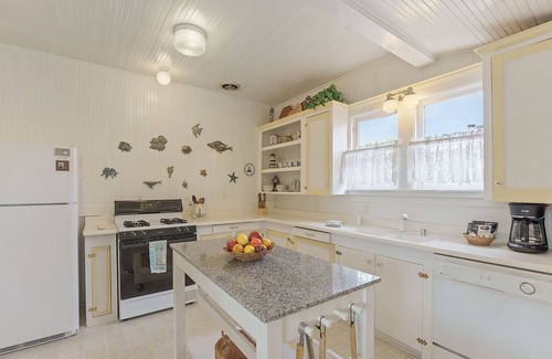 Pacific Grove House | 3859 Beach Bungalow ~ Walk to Bay and Restaurants