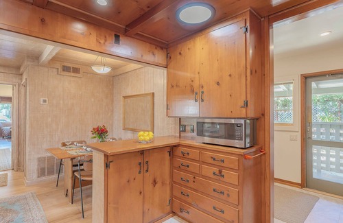 Southeast Carmel House | 3899 On A Lark - Lovely Garden, Walk to Downtown