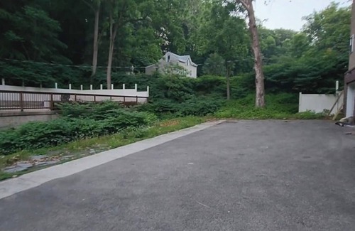 Roxborough House | 389E) Beautiful 1BR Home!