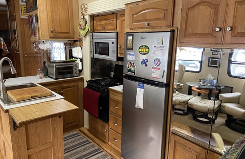 Moore Haven House | 39 foot fifth wheel with on-site free dockage and launching. October Specials!