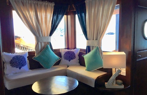 Labuan Bajo Boat Rental | 39 Meter Traditional Phinisi Boat