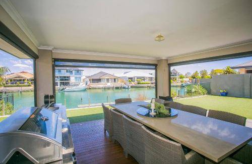 Dudley Park House | 390 m² House ∙ 6 bedrooms ∙ 14 guests