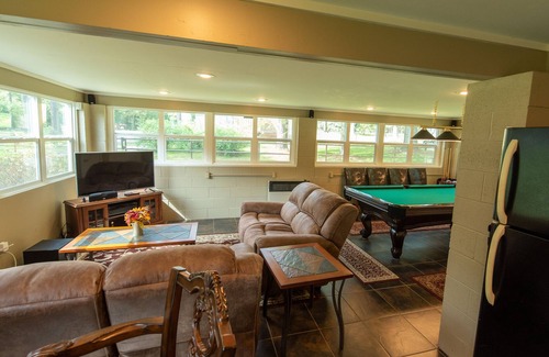 Jonesville House | 391-Acre Ranch Home with Private Lake, Pier, Paddleboat, Lake View, Game Room