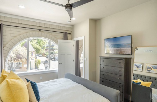 Saratoga Apartment | 3923 Heart of Saratoga - Charming Downtown Flat Near Cafes and Galleries