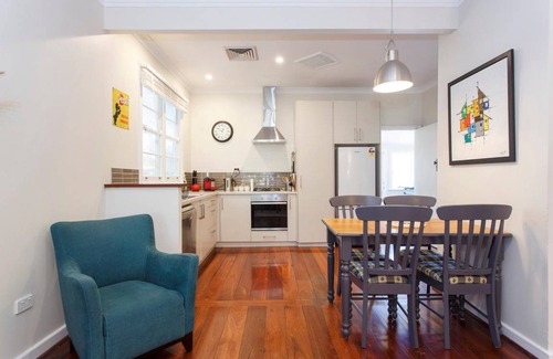 Hilton House | 394 m² House ∙ 4 guests