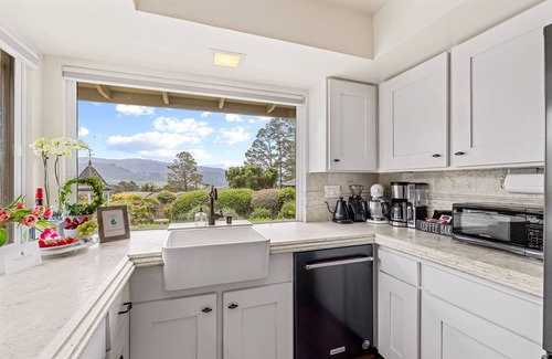 Hatton Fields House | 3971 La Sieste - Beautiful Garden, Mountain Views