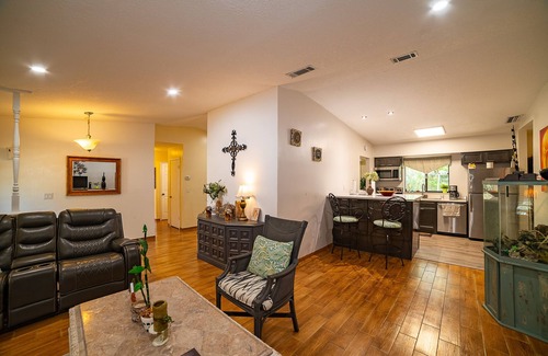 Winter Springs House | 3B/2Ba Home with Commmunity Pool. 30min from Universal Studios