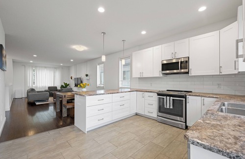 Jasper Place House | ★3B Executive Home★Fenced Yard ★ Private Deck BBQ