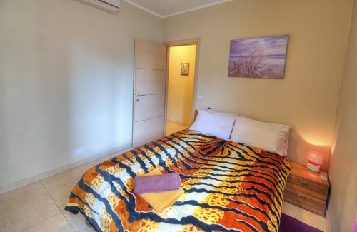 Qala Apartment | 3b/r apt overlooking Valley/Communal Pool ECAR1-1