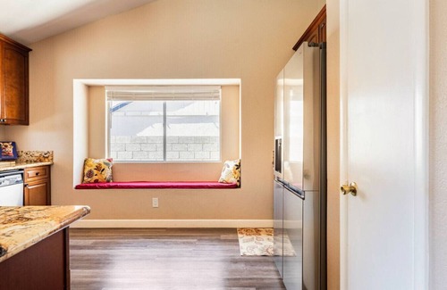 Glendale House | 3B w/pool for groups near stadium & entertainment