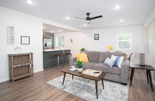 College House | 3b2b newly remodeled modern Fairbanks house close to everything