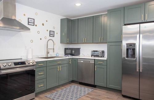 College House | 3b2b newly remodeled modern Fairbanks house close to everything